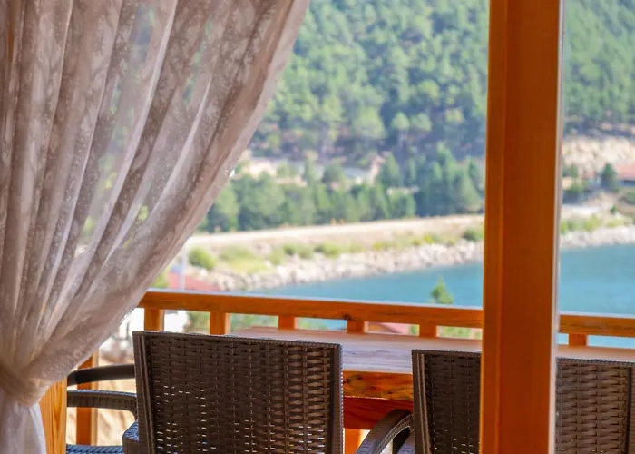 Tahtalı Göl Evleri Otel